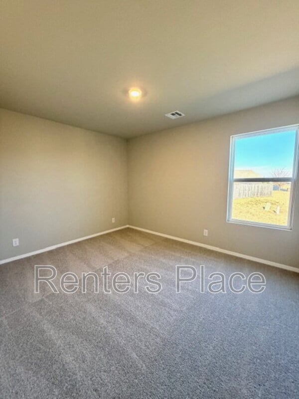 Building Photo - 1114 Raven Dr