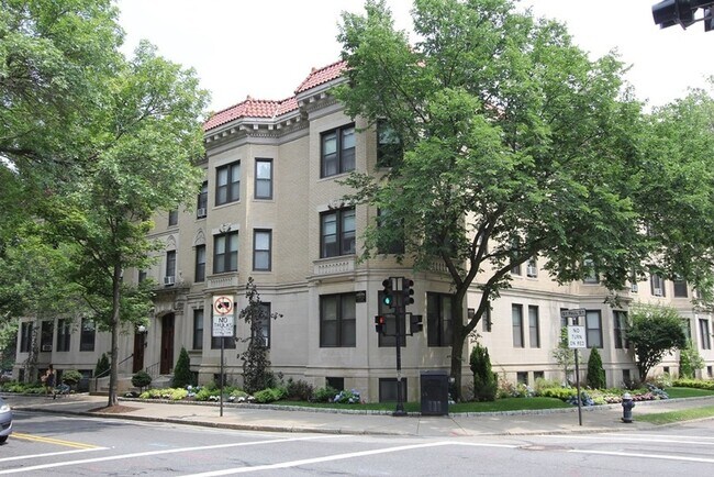 Building Photo - 285 St Paul St