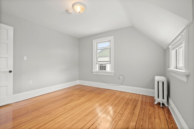 Building Photo - 32 Sherwood Pl