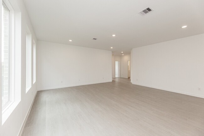 Building Photo - 31726 Wild Mdw Dr