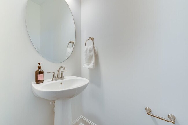 Building Photo - 3920 Oakdale Rd