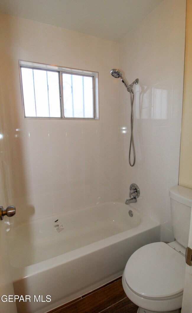 Building Photo - 1808 Dean Martin Dr