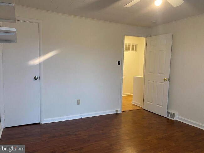 Building Photo - 209 Madison Dr