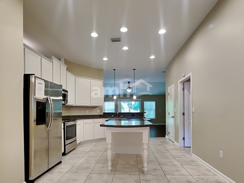 Building Photo - 86021 Aladdins Way