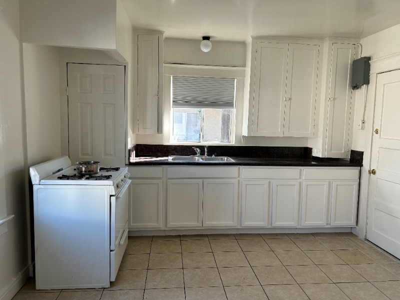 Building Photo - 1908-1914 218th St