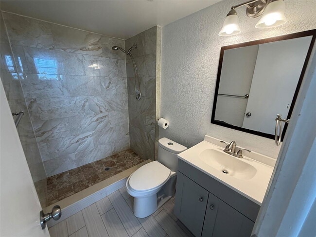 Building Photo - 2400 NE 10th St