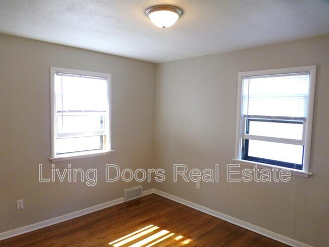 Building Photo - 3701 Lewis Ave
