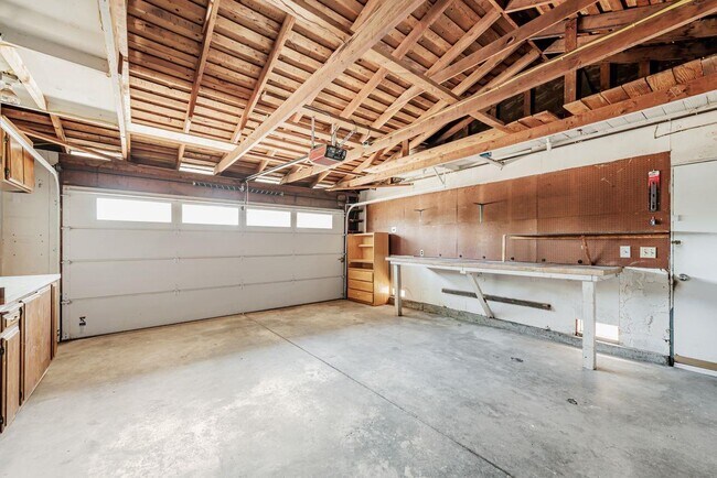 Building Photo - 939 Poplar Ave