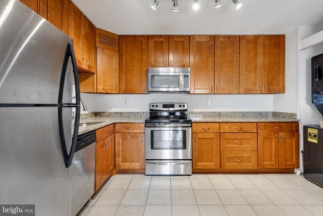 Building Photo - 307 Yoakum Pkwy