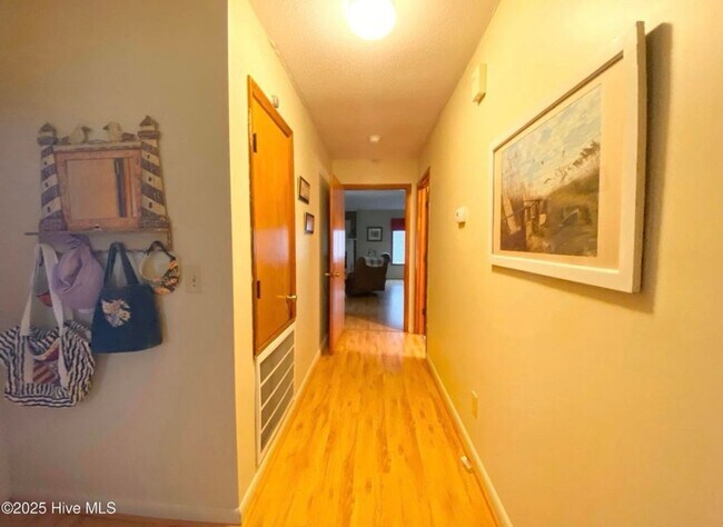 Building Photo - ***MOVE-IN SPECIAL*** $500 OFF OF YOUR FIR...