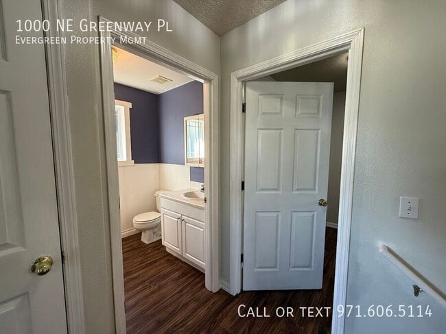 Building Photo - 1000 NE Greenway Pl