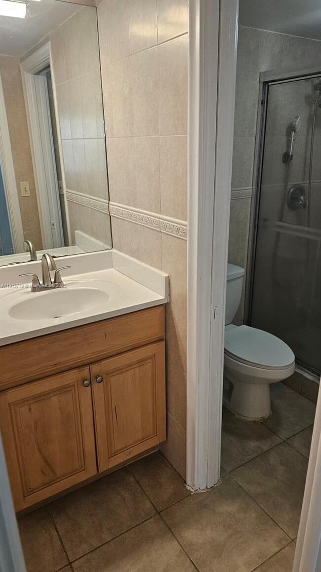 Building Photo - 6890 N Kendall Dr