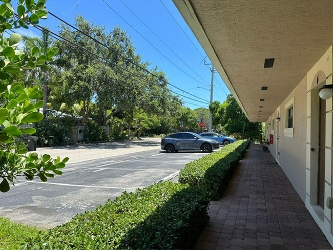 Interior Photo - 1041 NE 10TH AVE