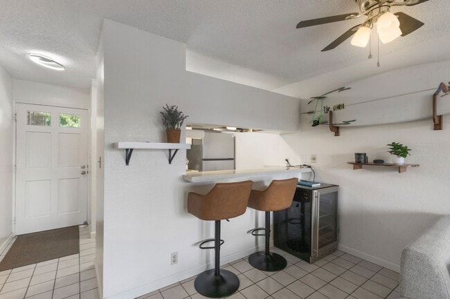 Building Photo - Located in the vibrant neighborhood of Wai...