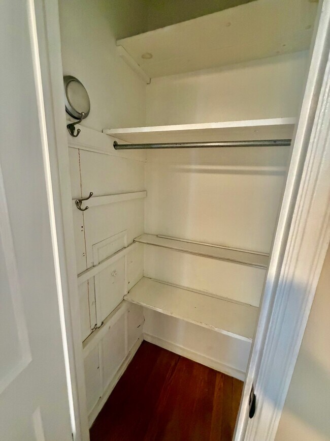 Building Photo - 51 Iroquois Rd