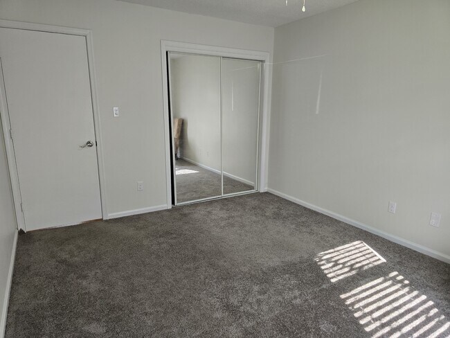 Building Photo - 1829 Alyssum Pl