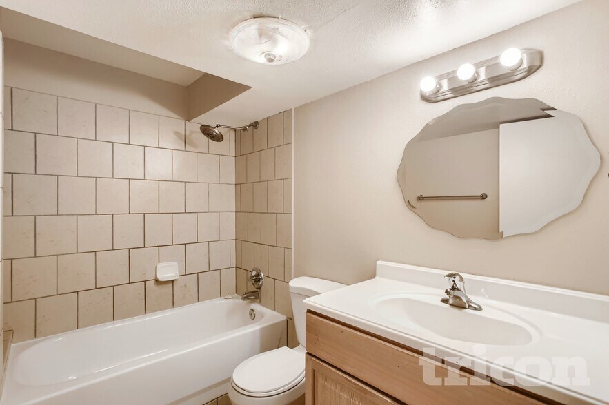 Building Photo - 915 S Tyler Ave