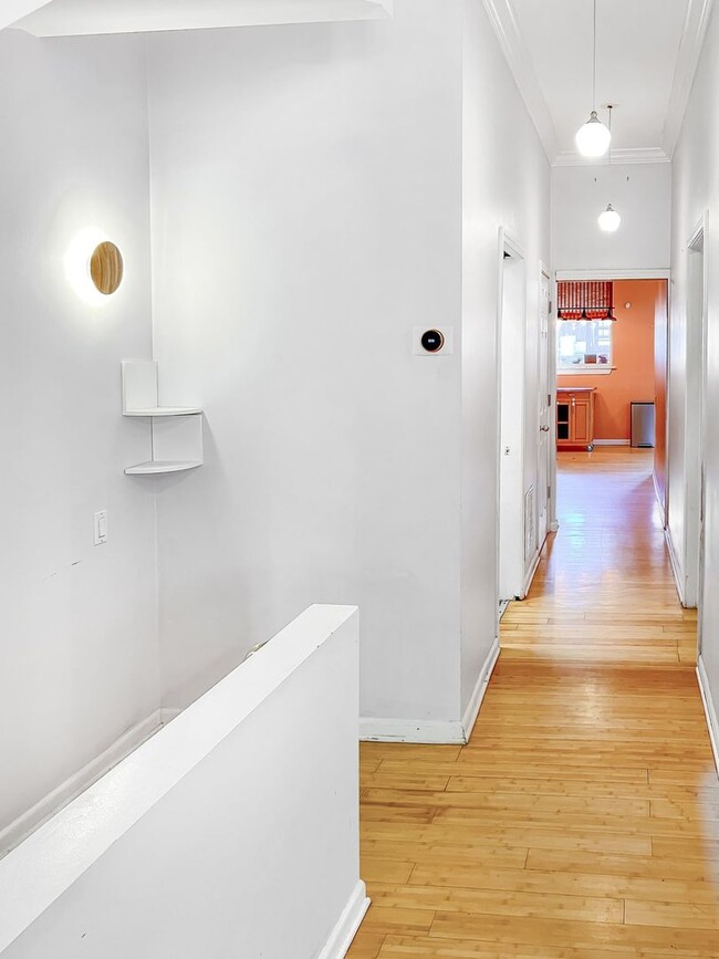 Building Photo - 2649 W Evergreen Ave