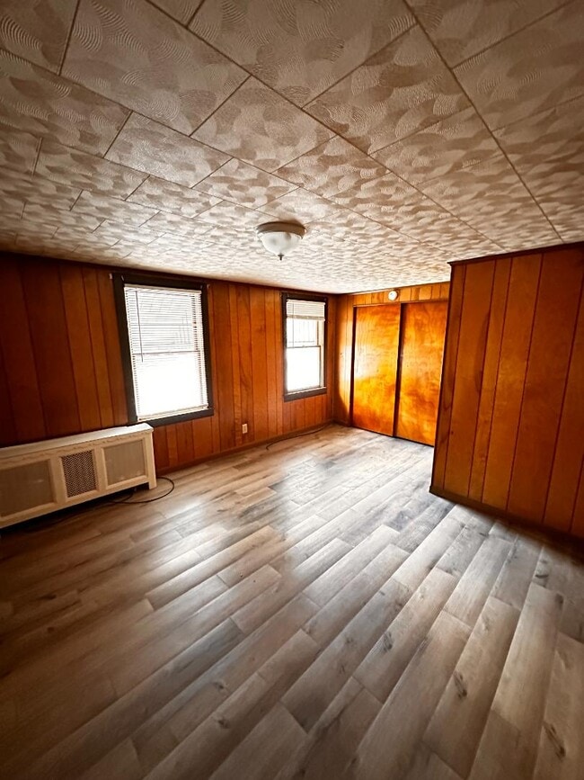 Building Photo - 186 Parsonage St