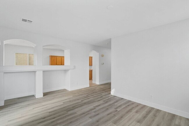 Building Photo - WONDERFUL 3 BEDROOM HOME AT END OF CUL-DE-...