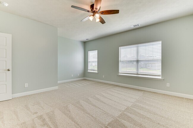 Building Photo - 140 Pebble Ln