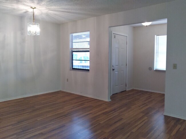 Building Photo - PRICE IMPROVEMENT!!  3/2 2nd floor Villa