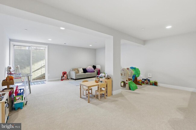 Building Photo - 9725 Lantana Wy