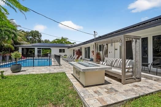 Building Photo - 600 NE 4th St