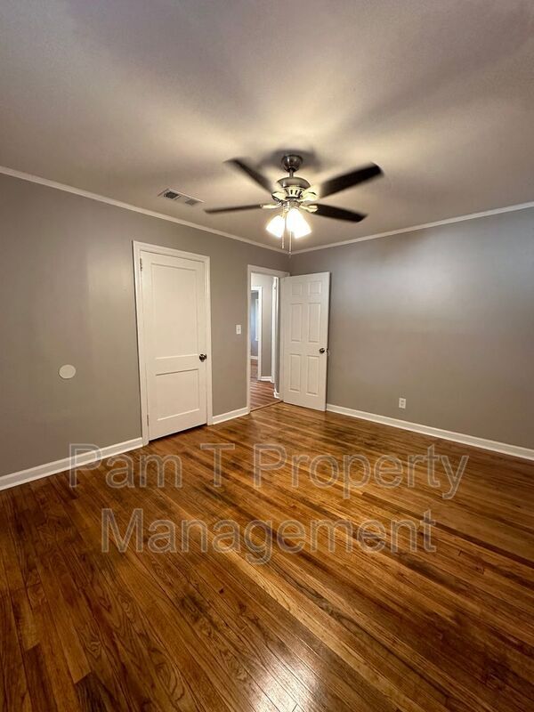 Building Photo - 26 W 59th St