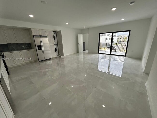 Building Photo - 14568 SW 261 St Ter