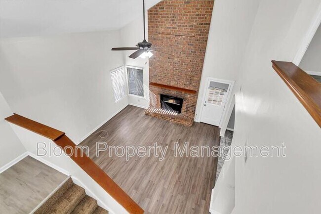 Building Photo - 111 Cottonwood Dr