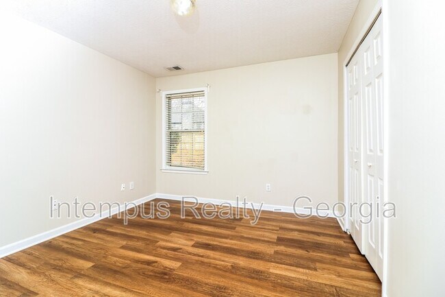 Building Photo - 3620 Bancroft Main NW