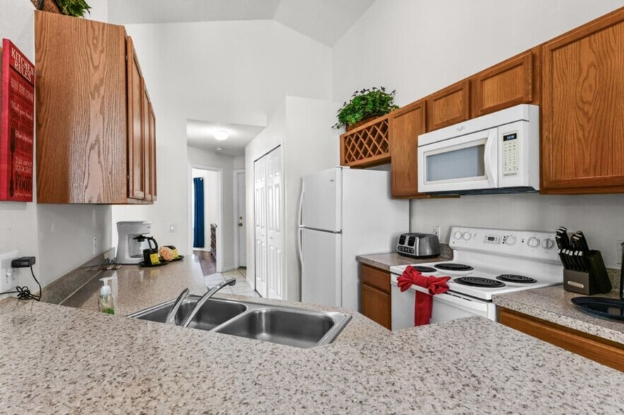 Building Photo - 447 High Point Dr