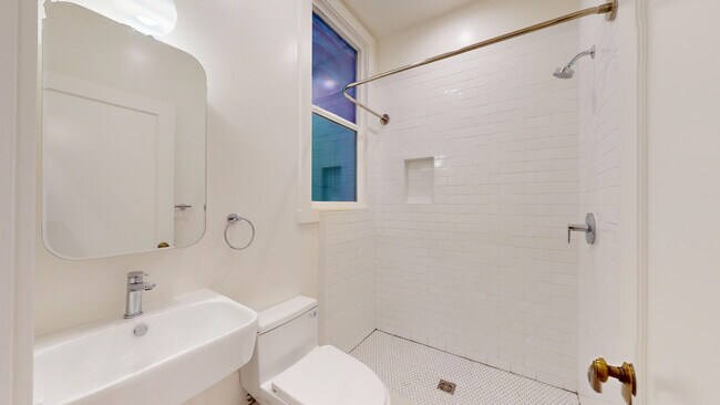 Building Photo - 550 Baker St