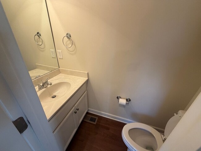 Building Photo - 3 Bed/3 Bath Townhome Christiansburg