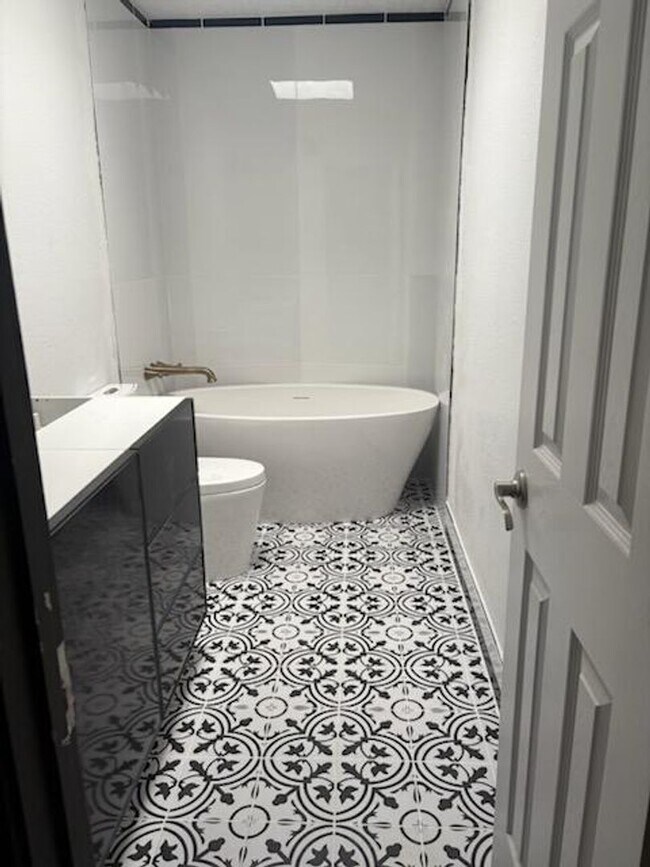 Building Photo - UNSER/LADERA 2 Bedroom  2 Bath  2 car gara...