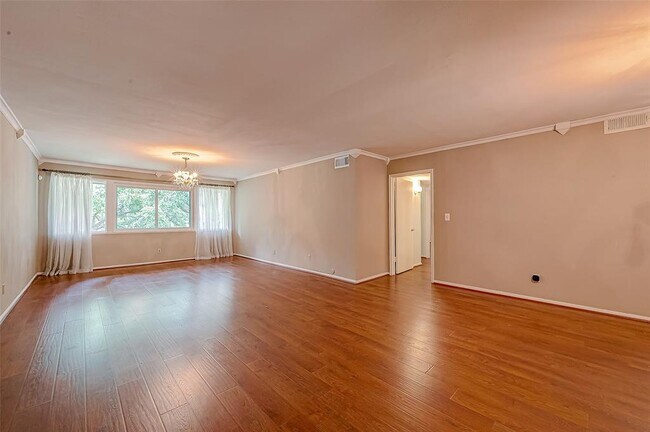 Building Photo - 642 S Ripple Creek Dr