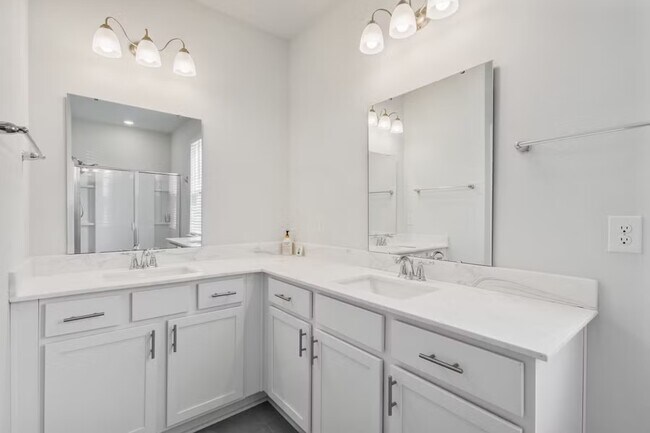 Building Photo - 2053 Ainsley Dr