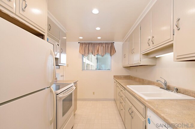 Kitchen 2 - 939 Coast Blvd