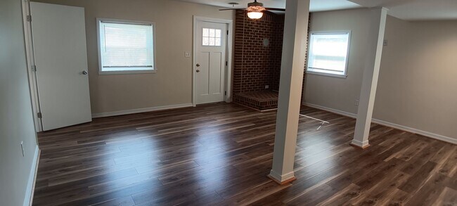 Building Photo - Christiansburg, 3 BR / 2 BA, Available Now