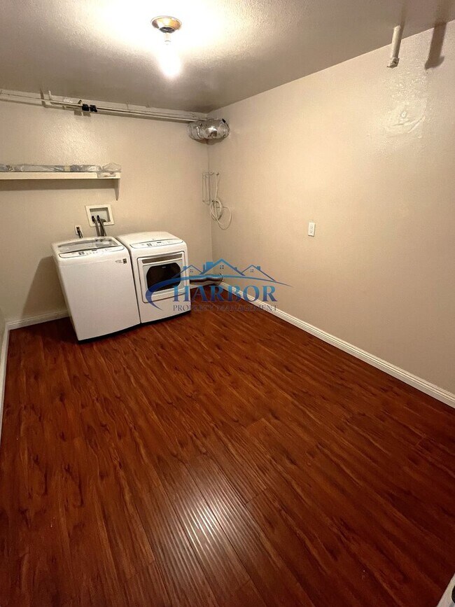 Building Photo - MOVE IN SPECIAL $1,000 OFF 1st Months Rent