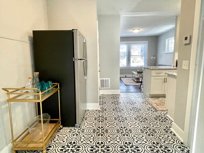 Building Photo - 2112 Maury Ave