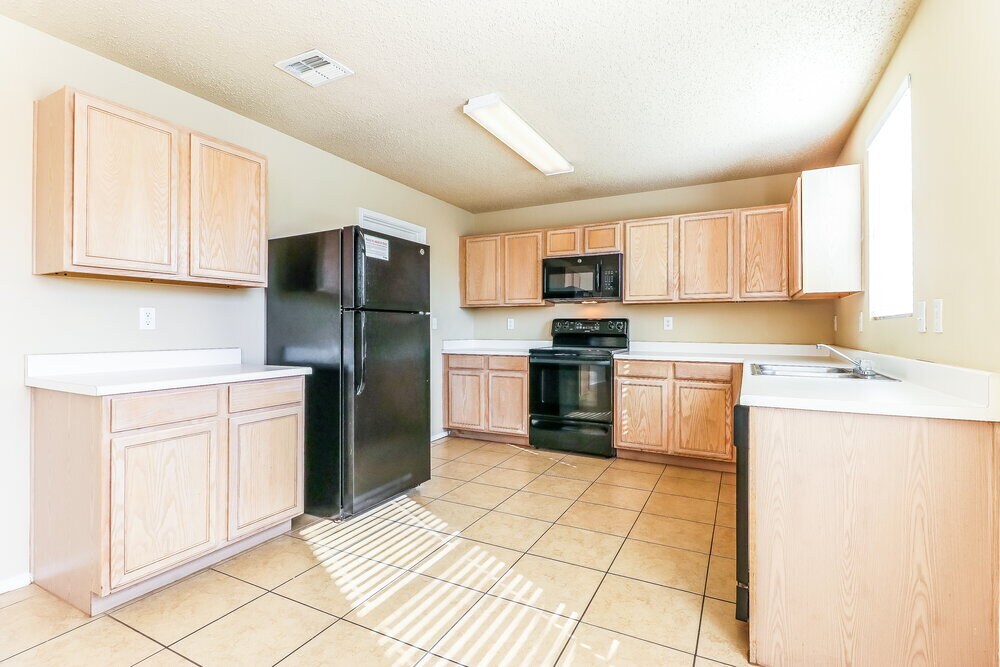 Building Photo - 521 Merton Ct