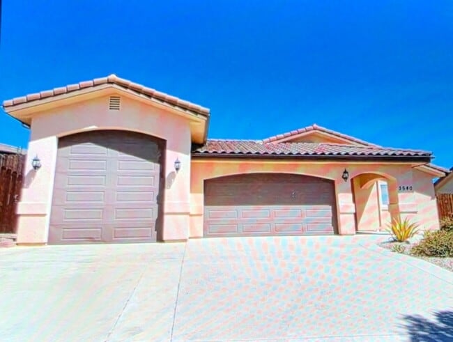 Building Photo - 3540 Lakeside Village Dr
