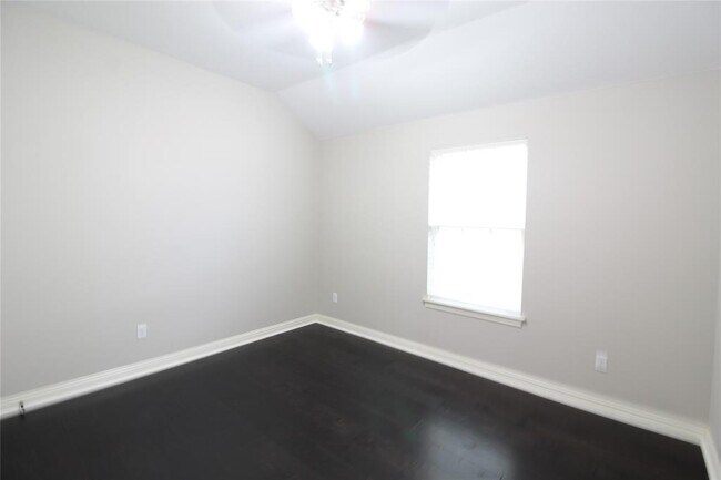 Building Photo - 610 Spanish Mustang Dr