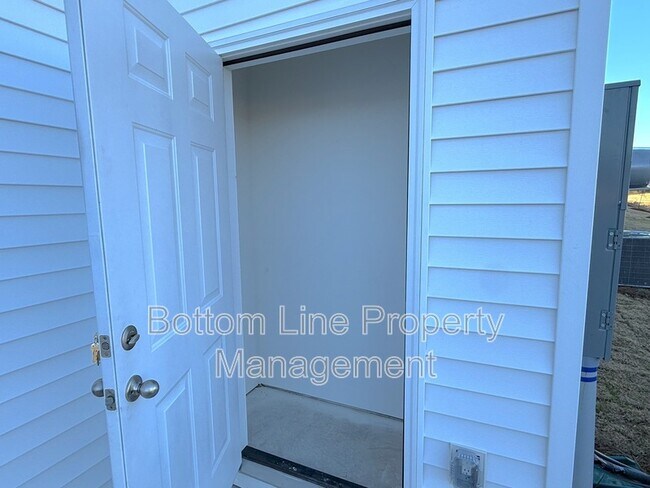 Building Photo - 8024 Hidden Spgs Trl