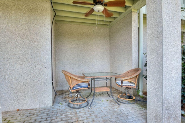 Building Photo - 110 Riverbend Dr
