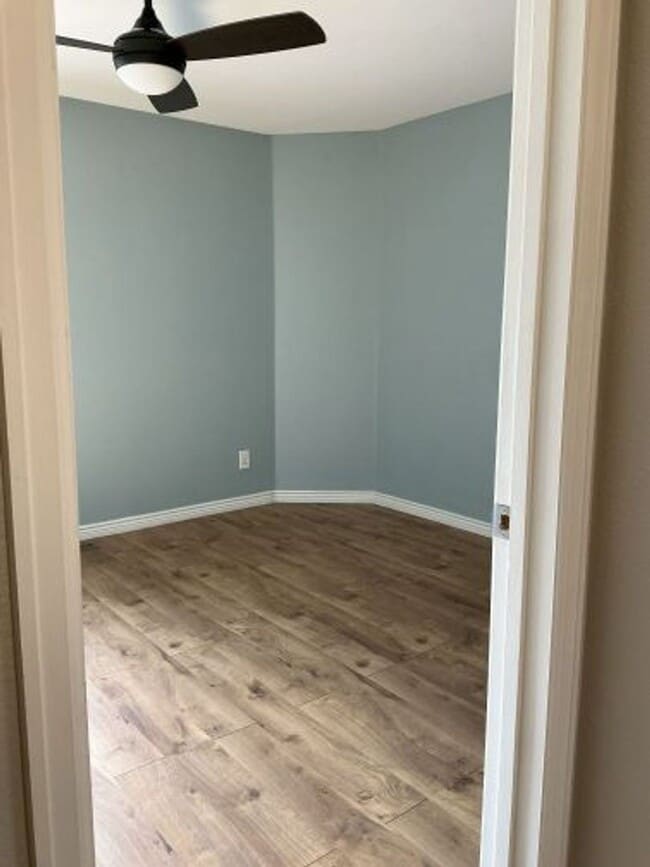 Building Photo - **Newly Upgraded Townhome**