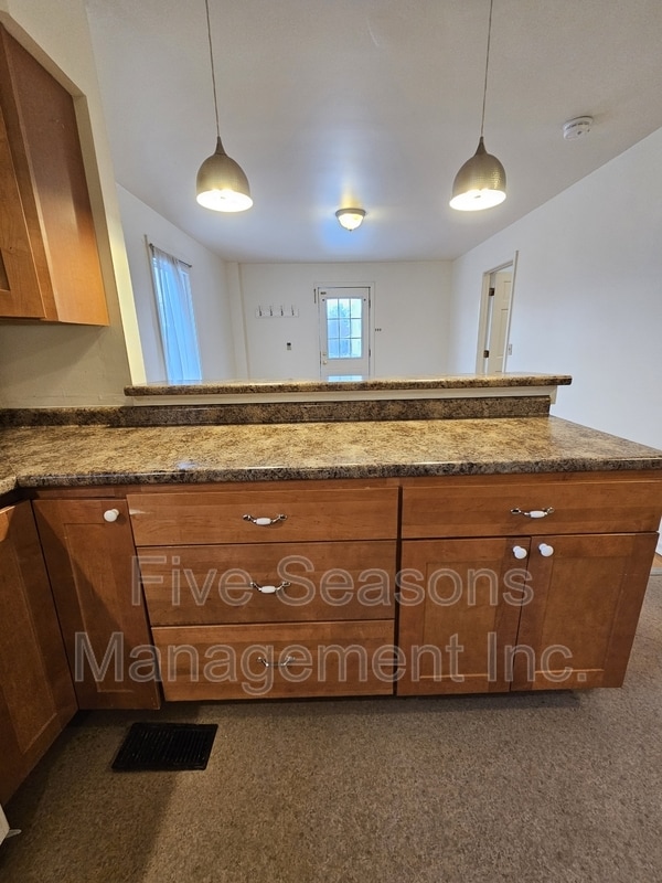 Building Photo - 432 Colchester Ave