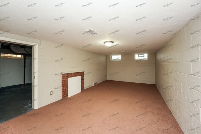Building Photo - 3872 Grosvenor Rd